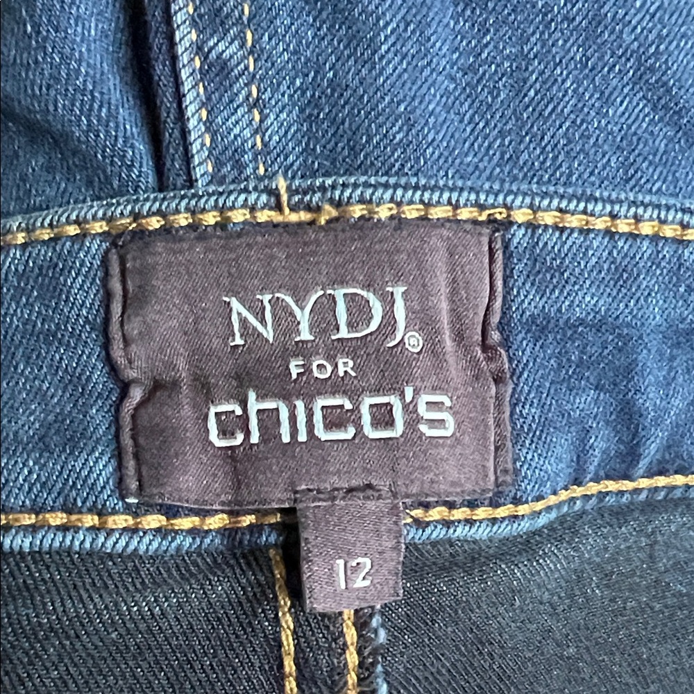 Women’s size 12 NYDJ for Chico’s Skinny jeans. Liftxtruck Technology